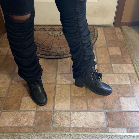 Boots - Picture 6 of 7